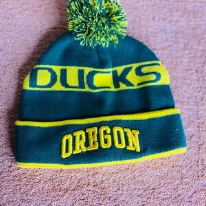 Oregon Ducks Hat Beanie Mens Green Yellow Knit Pom NCAA Football Winter Cuffed